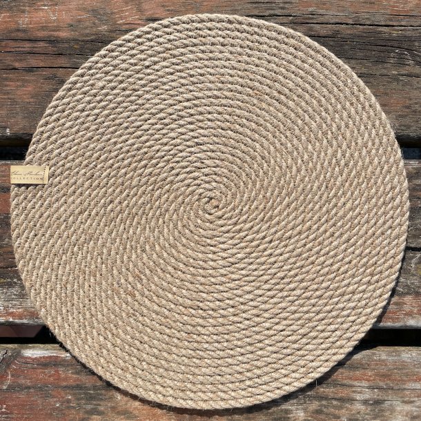  St med 4 dkkeservietter i jute  naturlig sknhed til dit bord (d33) 