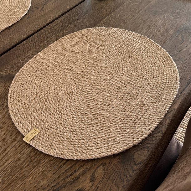 Ovale dkkeserviet i jute - naturlig elegance til bordet (l45xb35) - 1 stk.