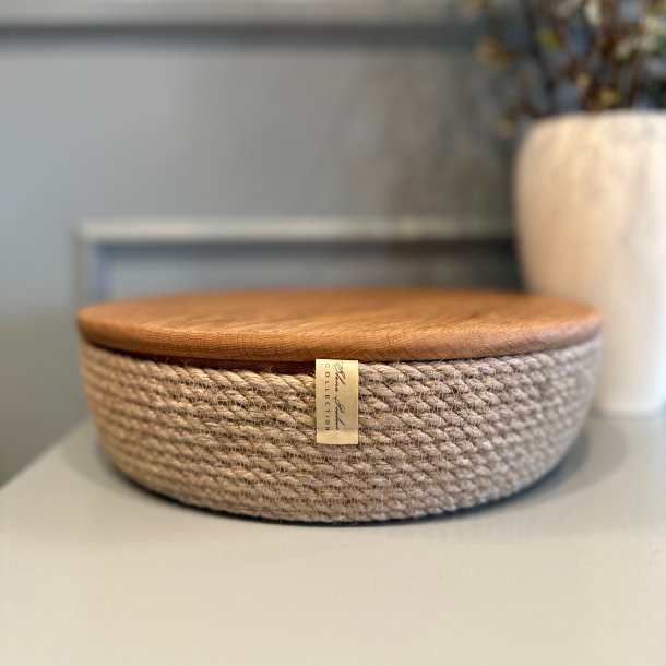 Jute kurv med fladt lg i egetr  lav, smuk og funktionel  (h7xd25)